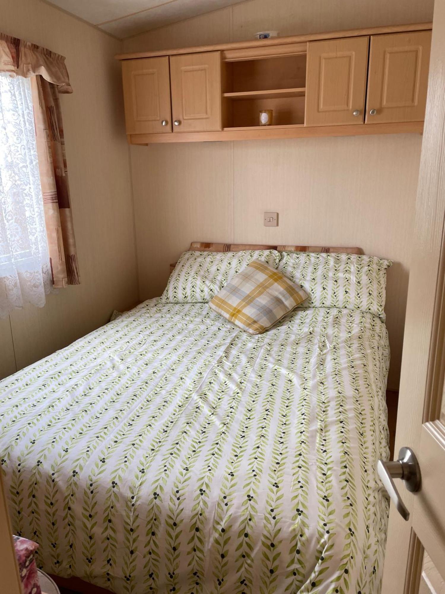 Cozy Camber Caravan 3 Bedroom Retreat With Decking ライ エクステリア 写真