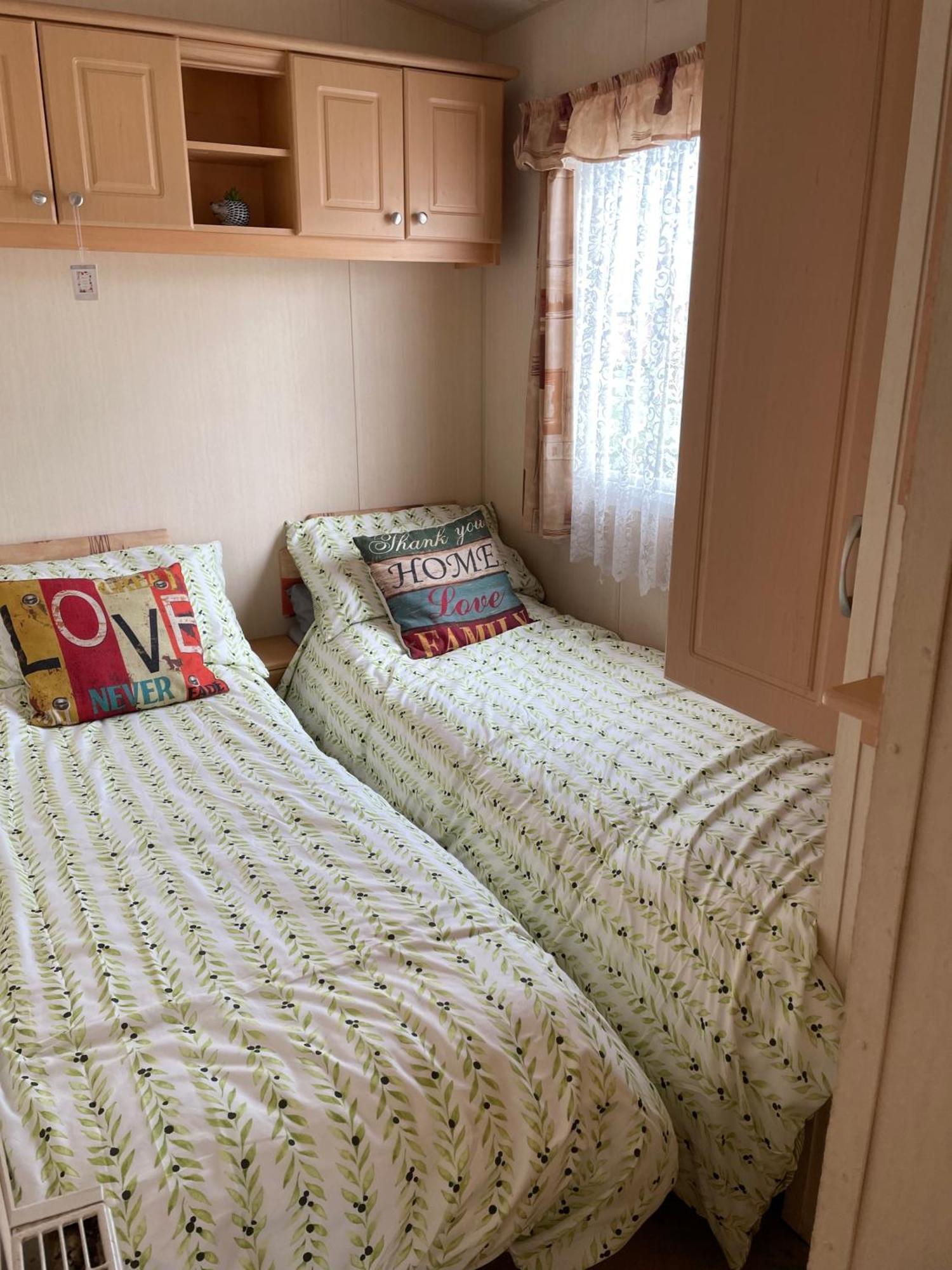 Cozy Camber Caravan 3 Bedroom Retreat With Decking ライ エクステリア 写真