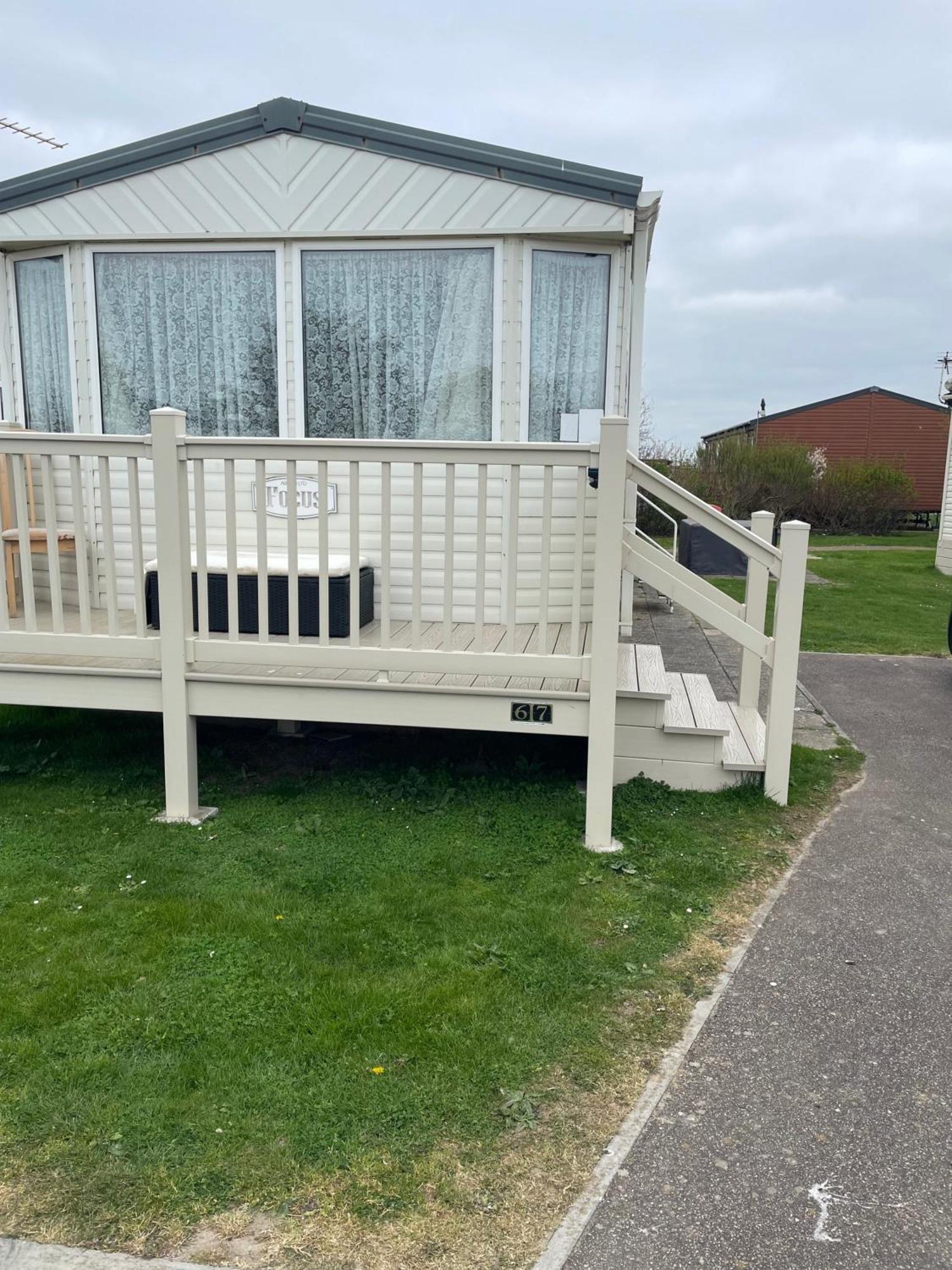 Cozy Camber Caravan 3 Bedroom Retreat With Decking ライ エクステリア 写真